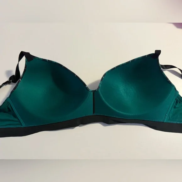 Victoria’s Secret wireless tshirt bra 40D - Picture 4 of 5